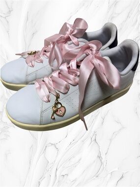 adidas White Sneakers with Pink satin Ribbon Laces key and lock charm sz 6